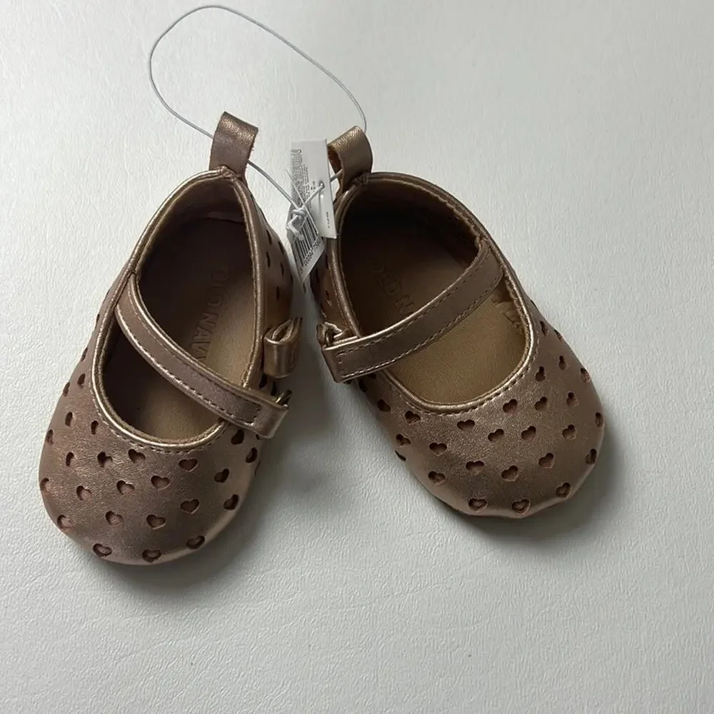 Old Navy Perforated Hearts Mary Jane Shimmer Baby Shoes  Sz 0-3 M